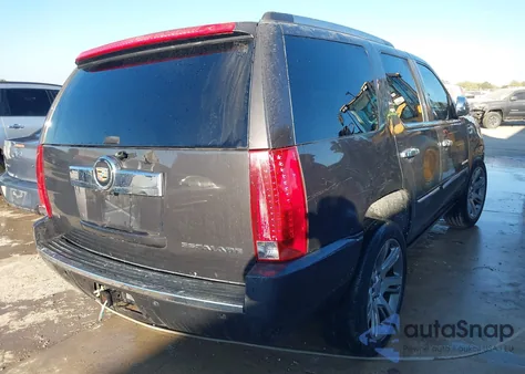 2011 Cadillac Escalade Premium z USA, uszkodzony, nr VIN 1GYS3CEF2BR217248